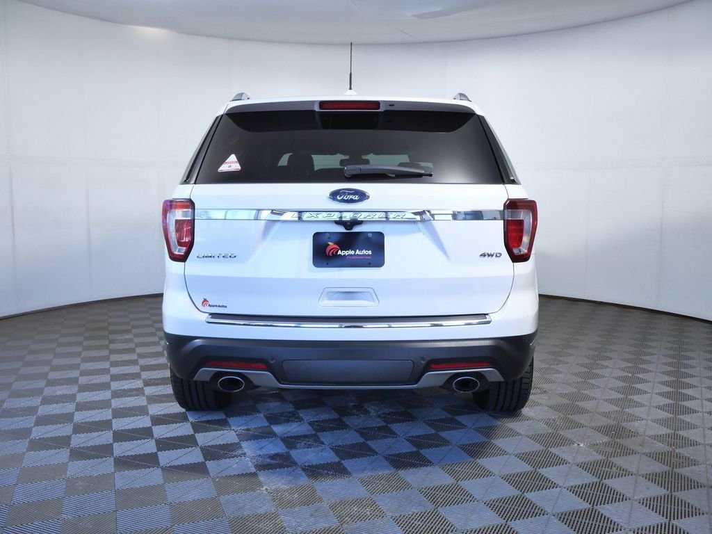 Used 2018 White Ford Limited image 4