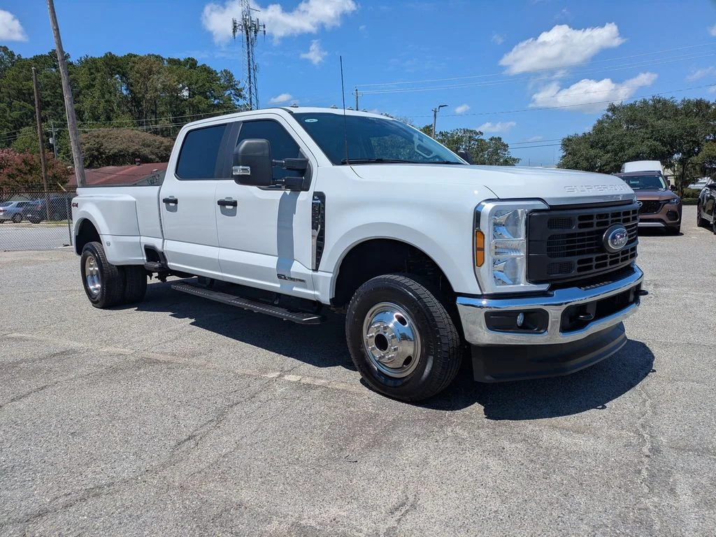 Certified Used 2025 Oxford White Ford XL image 1