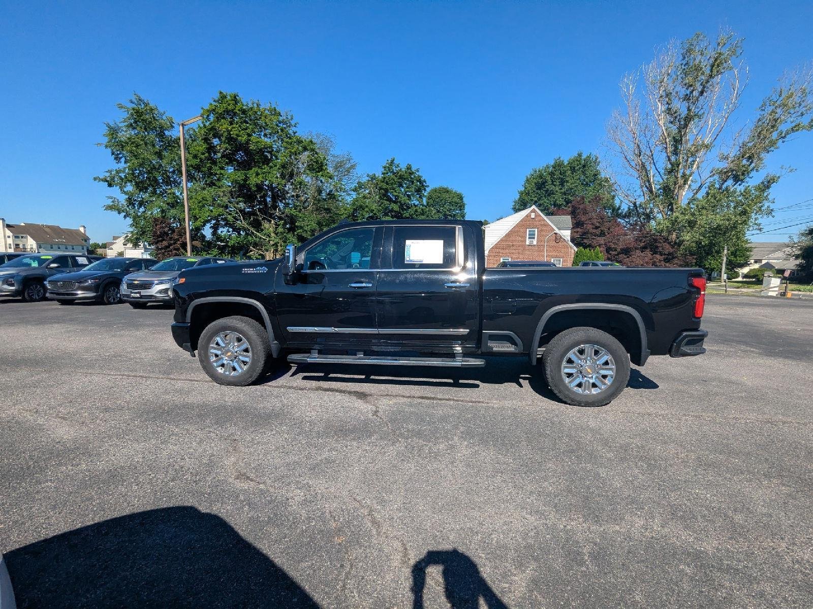 Used 2024 Black Chevrolet High Country image 5