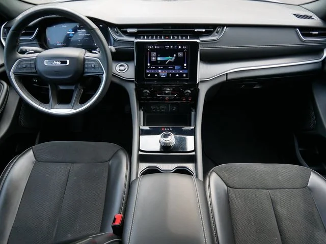 Used 2024 Silver Jeep Altitude image 13