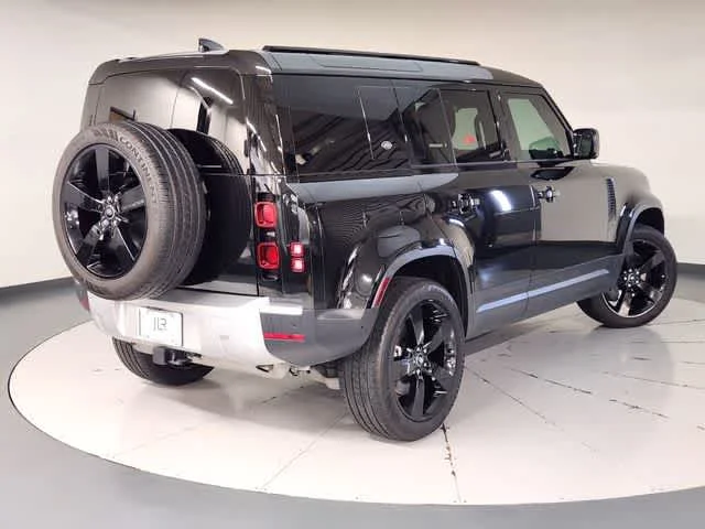 Used 2024 Santorini Black Metallic Land Rover S image 2