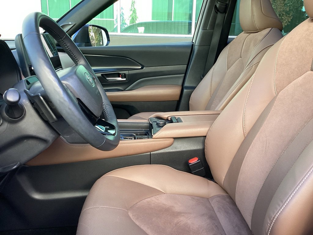 Certified Used 2025 Blue Toyota MAX Platinum image 4