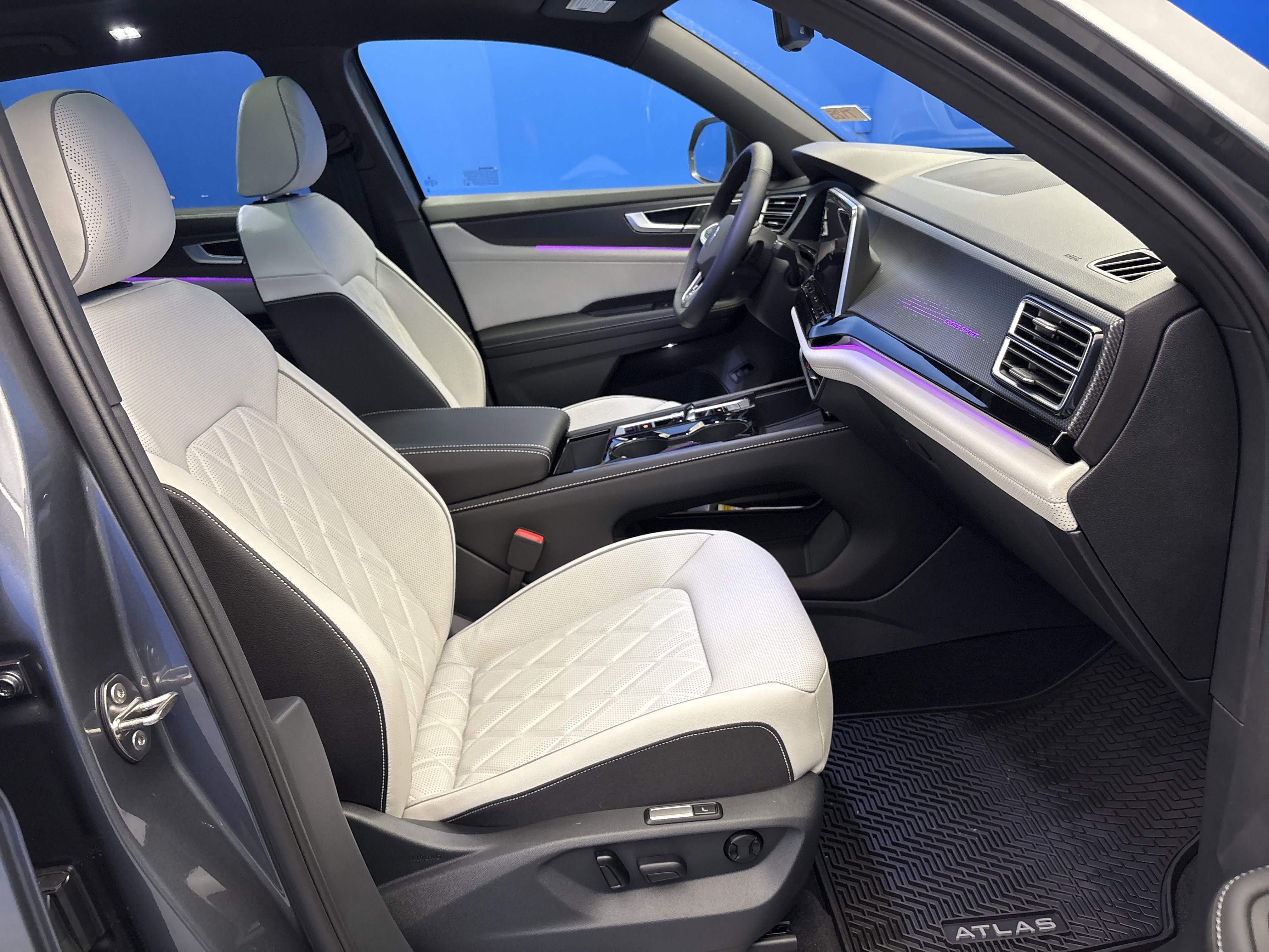 2025 Volkswagen Atlas Cross Sport SEL Premium R-LINE - Photo 24