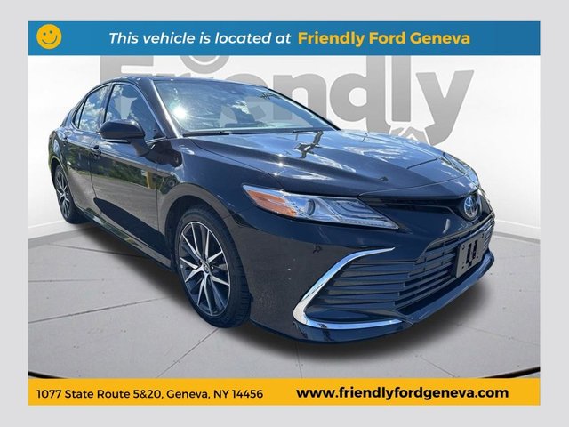 2022 Toyota Camry Hybrid XLE