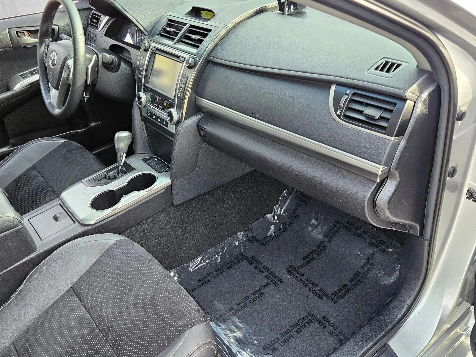 Used 2014 Classic Silver Metallic Toyota SE image 22