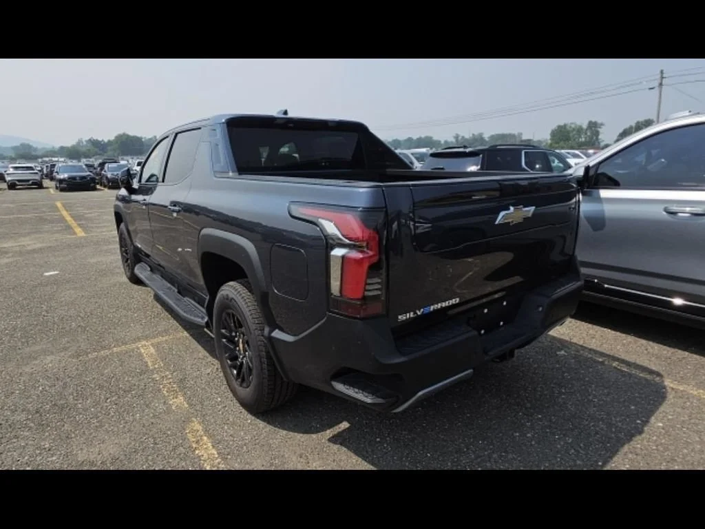Used 2025 Blue Smoke Metallic Chevrolet LT - Extended Range image 4
