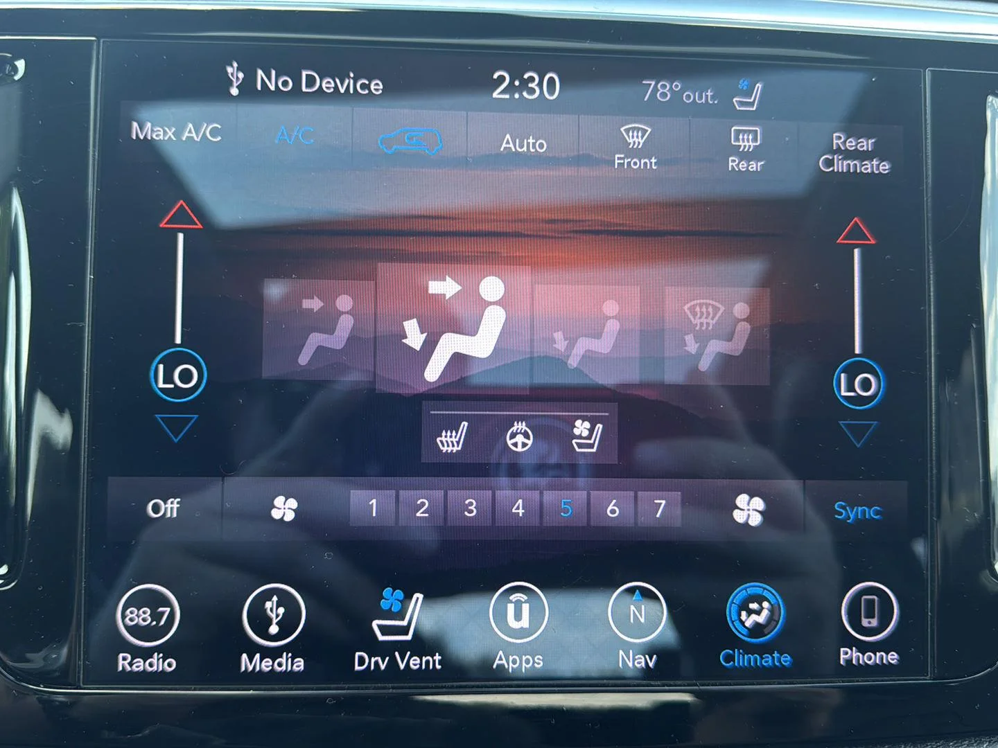 Used 2019 Bright White Clearcoat Chrysler Limited image 19