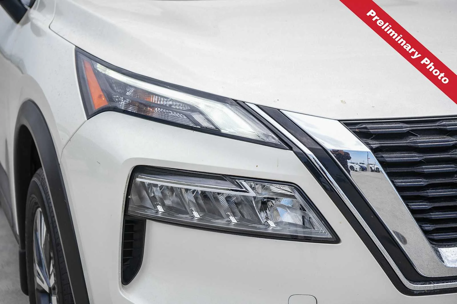 Used 2023 Pearl White Tricoat Nissan SV image 4