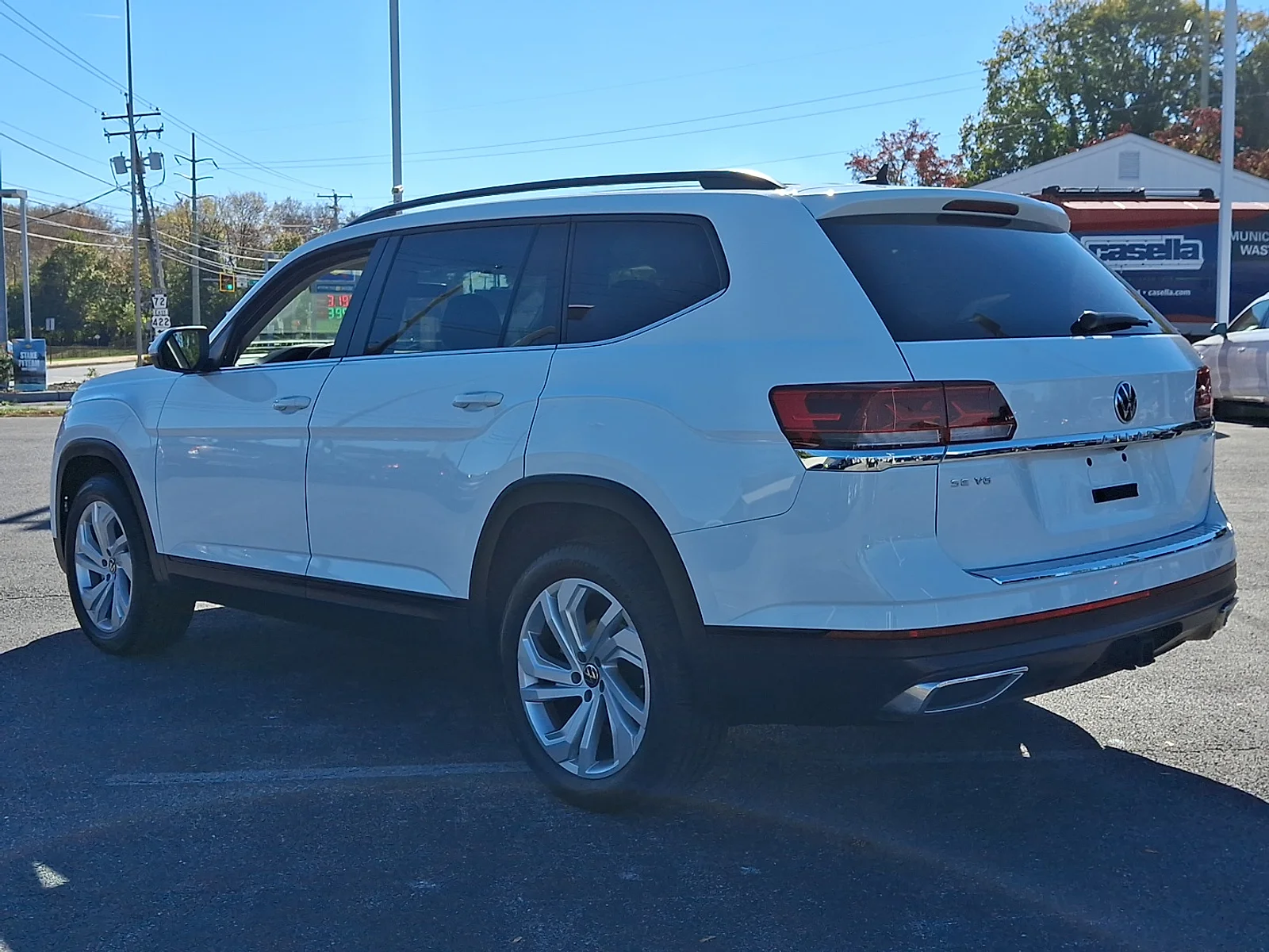 2022 Volkswagen Atlas SE w/Tech - Photo 6