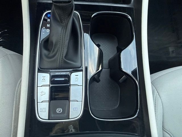 Used 2025 Black Hyundai SEL image 18