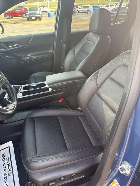 Used 2025 Lakeshore Blue Chevrolet LT image 17