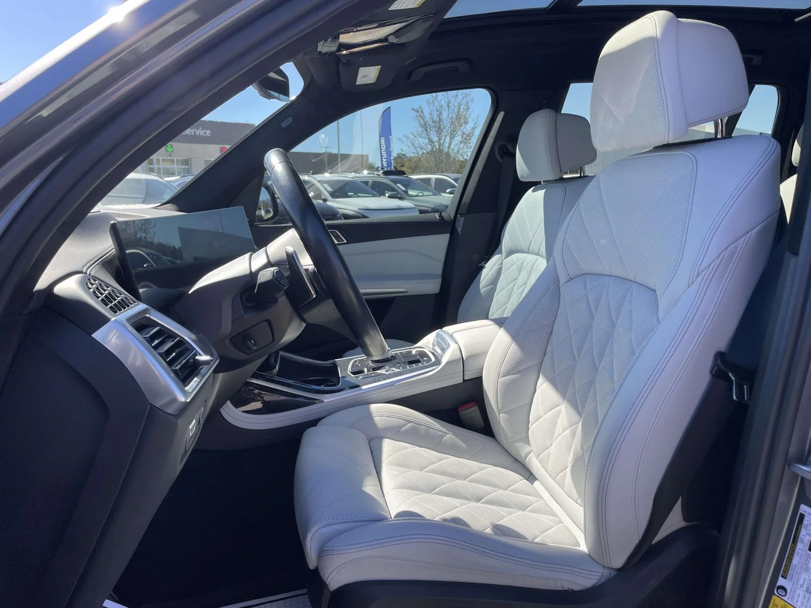 Used 2023 Skyscraper Grey Metallic BMW xDrive40i image 9