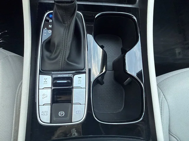 Used 2025 Black Hyundai SEL image 18