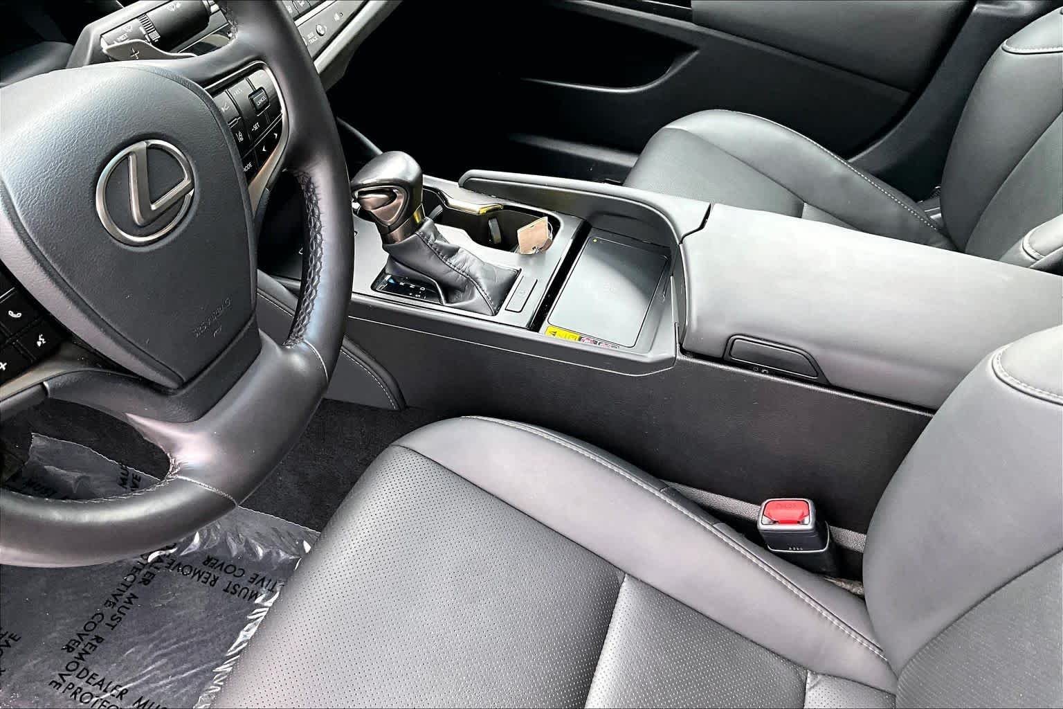 Used 2024 Eminent White Pearl Lexus  image 17