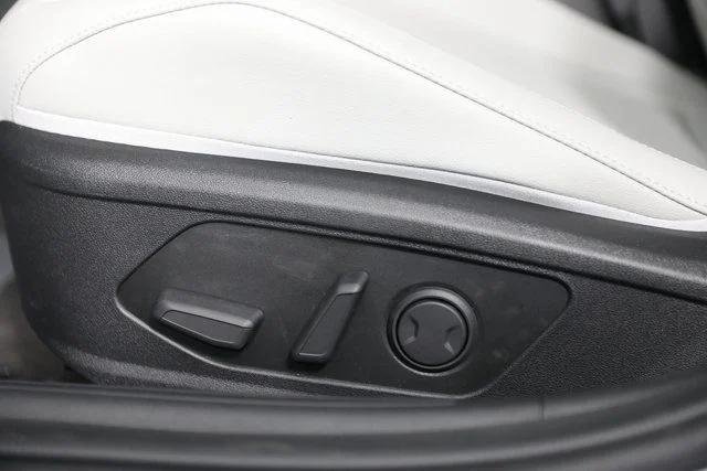 2025 Hyundai Elantra Limited - Photo 49
