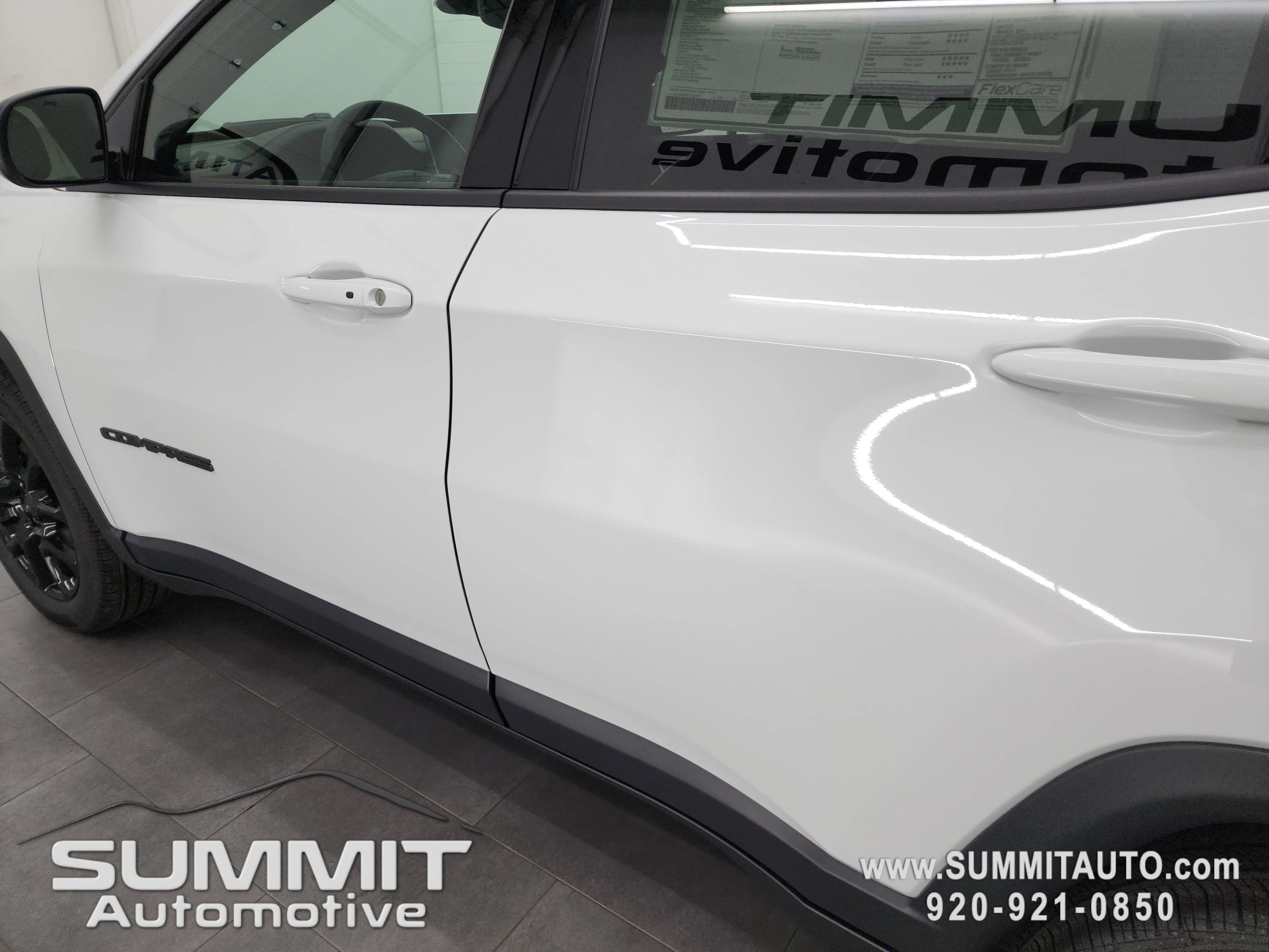 New 2026 Bright White Clearcoat Jeep Latitude image 34