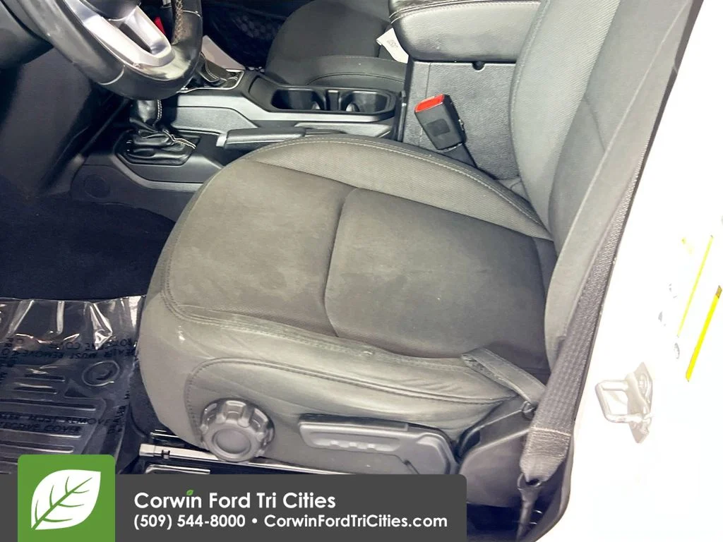 Used 2019 Bright White Clearcoat Jeep Unlimited Sahara image 22