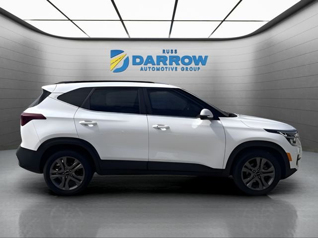Used 2022 White Kia S image 7