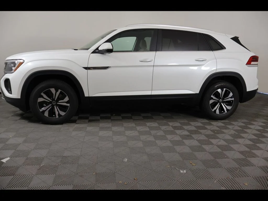 New 2026 Opal White Pearl Volkswagen 2.0T SE image 2