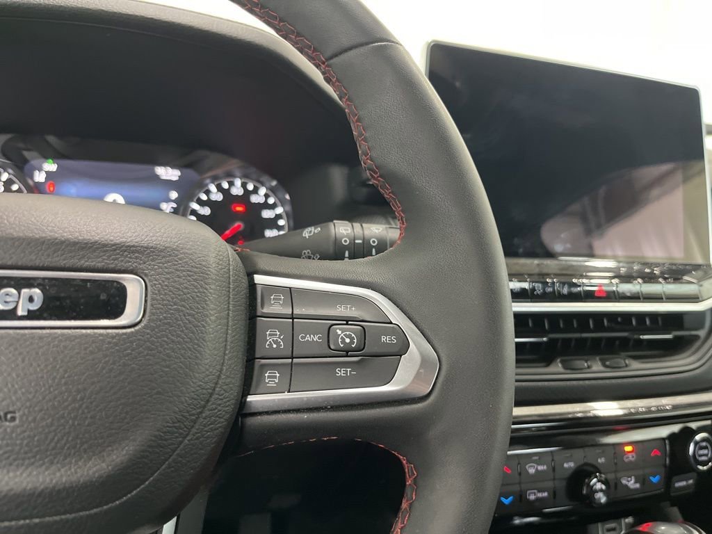 Used 2023 Silver Jeep Trailhawk image 7