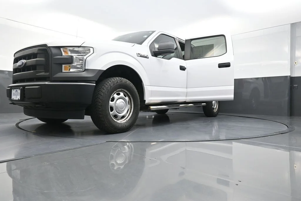 Used 2017 White Ford XL image 31