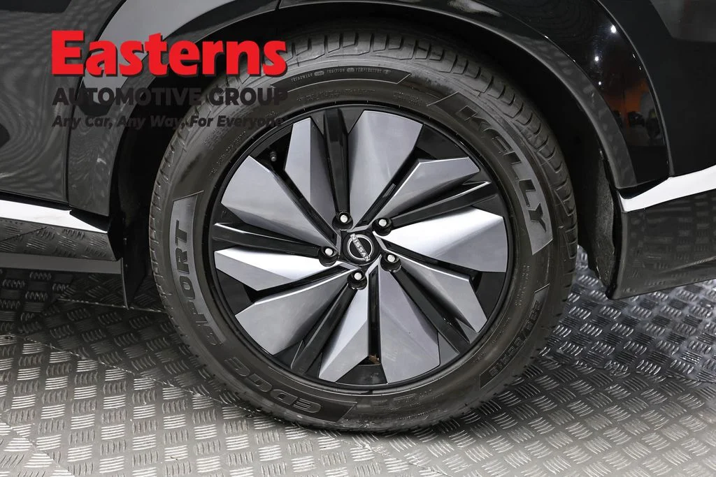 Used 2023 Black Nissan ENGAGE image 8