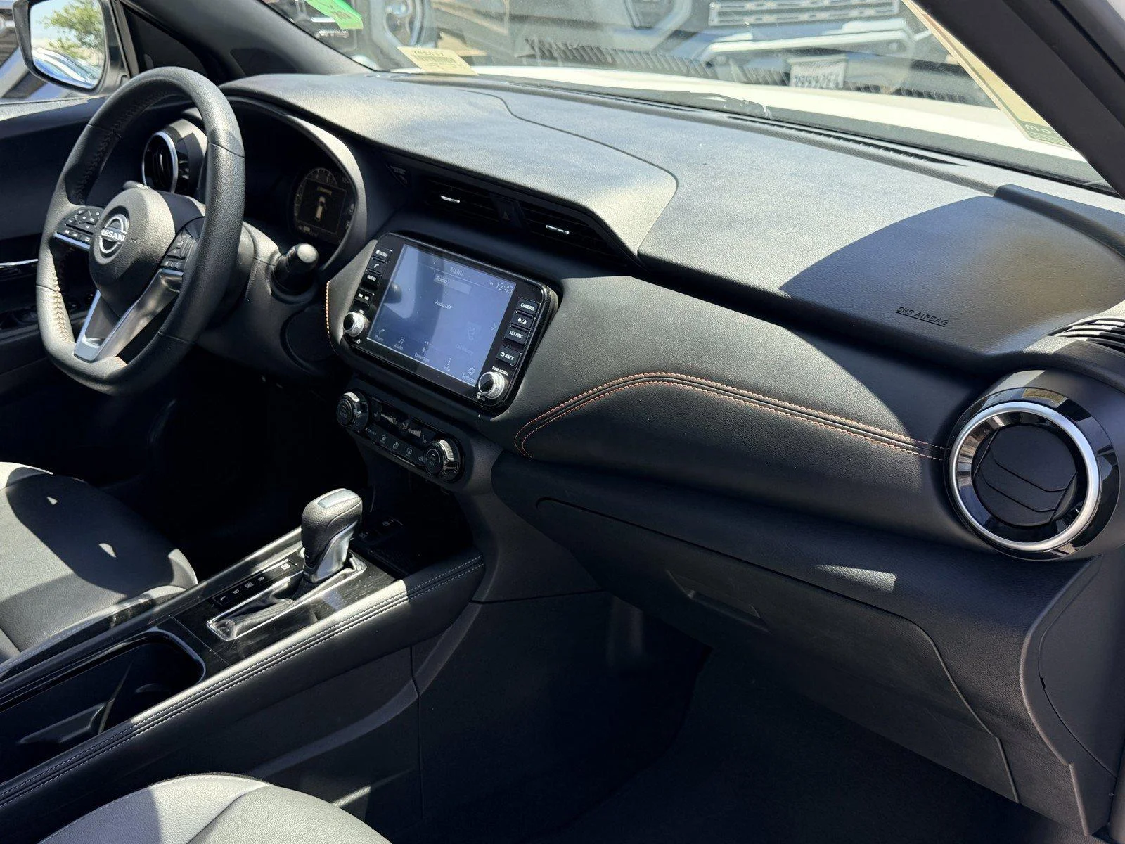 Used 2023 Aspen White Trico Nissan SR image 7