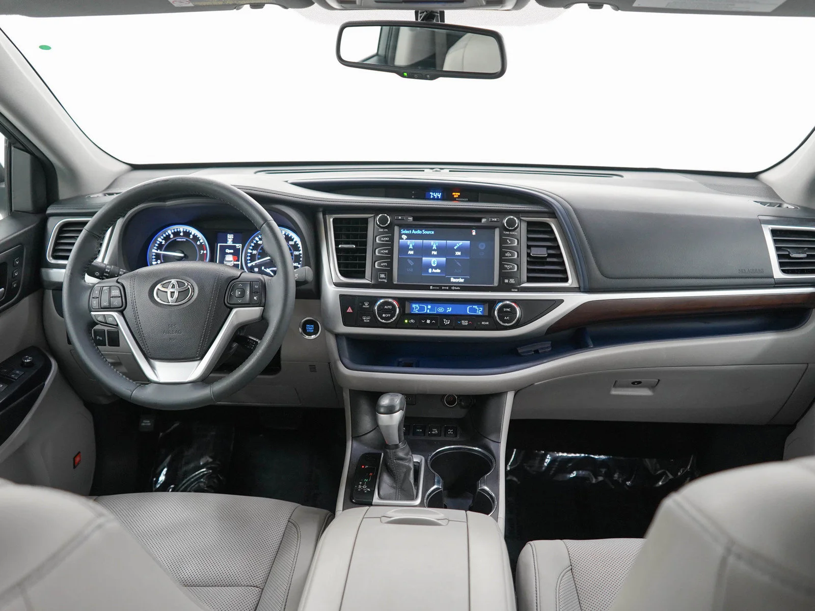 Used 2016 Blizzard Pearl Toyota  image 12