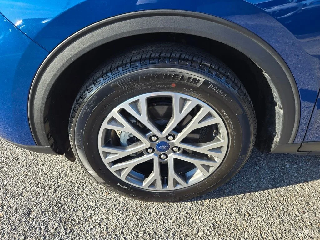 Used 2022 Blue Ford SEL image 11