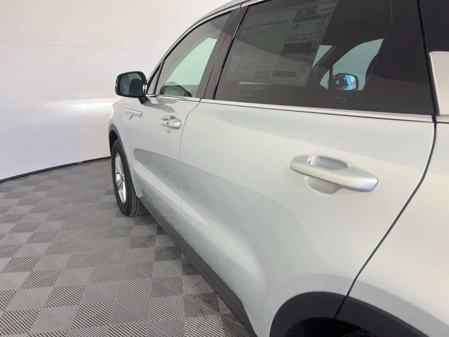 2026 Kia Sorento LX - Photo 10