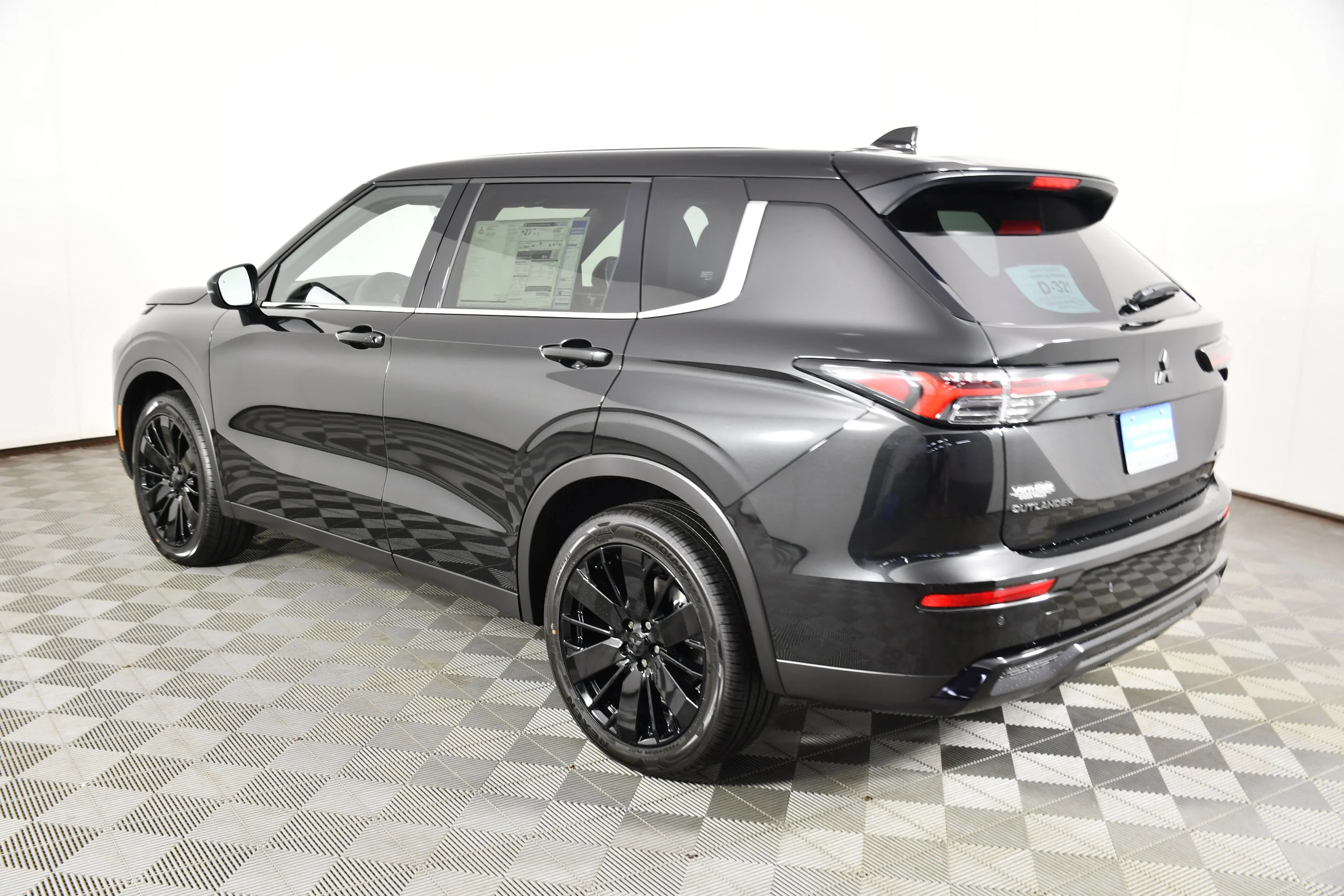 New 2026 Black Diamond Mitsubishi LE image 7