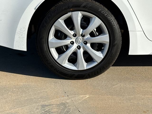 Used 2022 White Toyota LE image 9