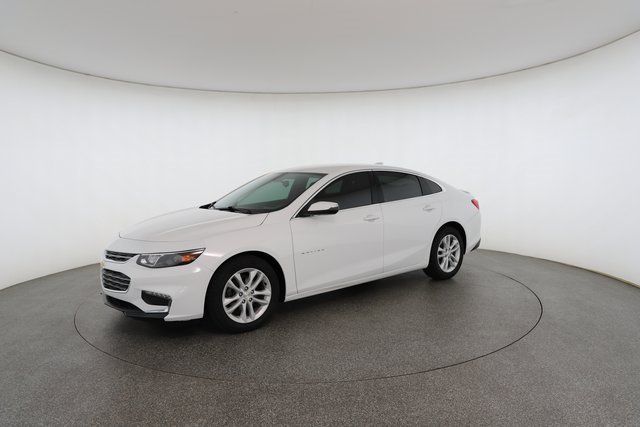 2018 Chevrolet Malibu 1LT photo 2
