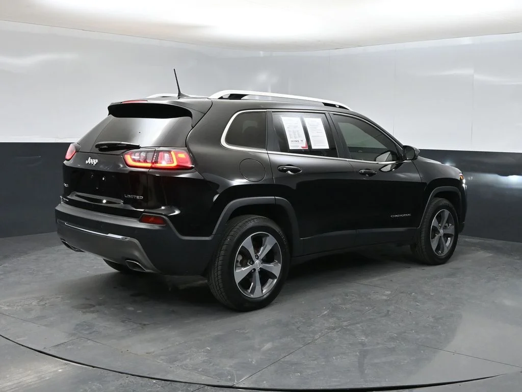 Used 2019 Jeep Cherokee Limited with VIN 1C4PJMDX9KD353245 for sale in Hutchinson, KS