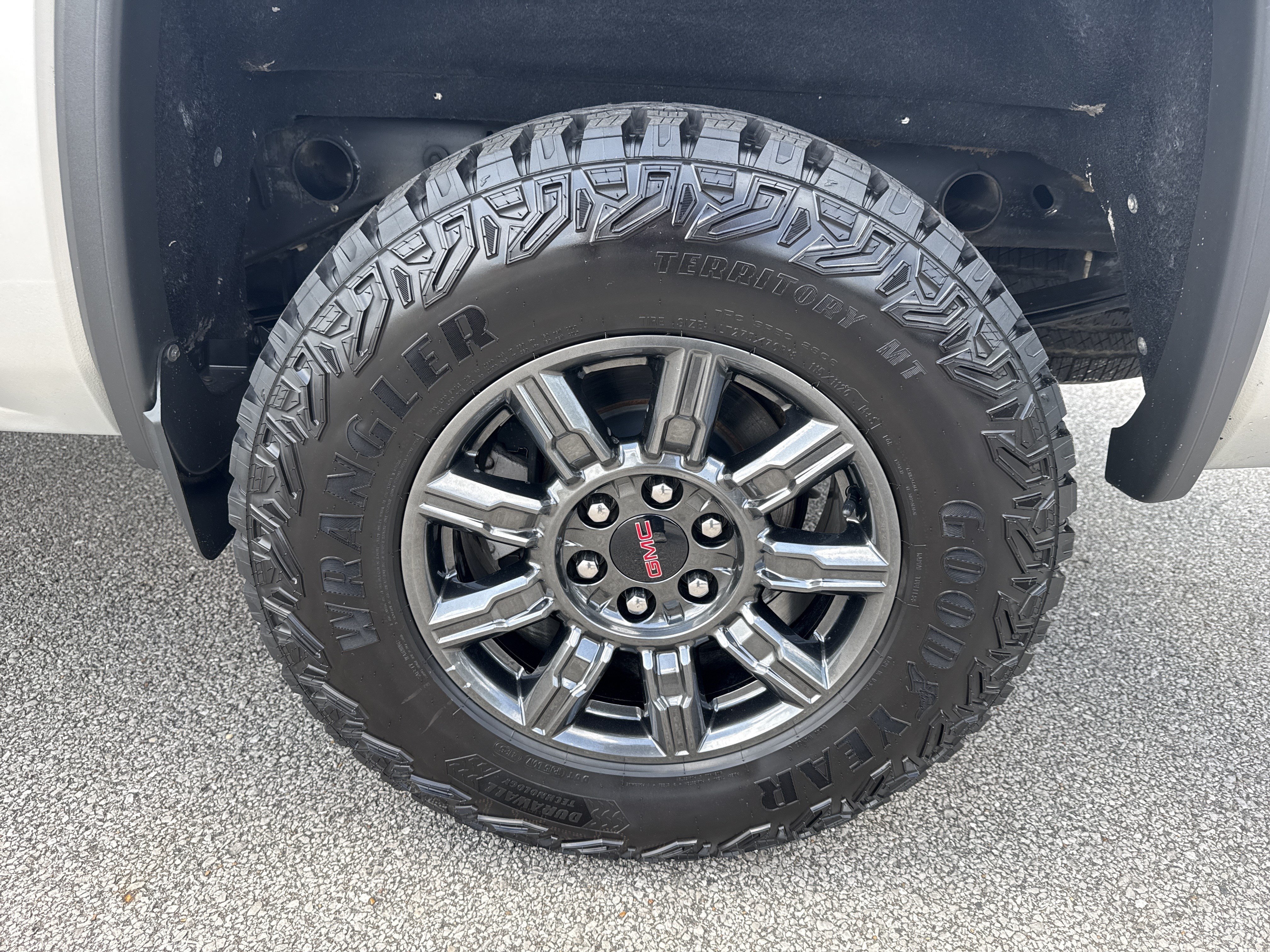 Used 2018 Quicksilver Metallic GMC SLT image 19