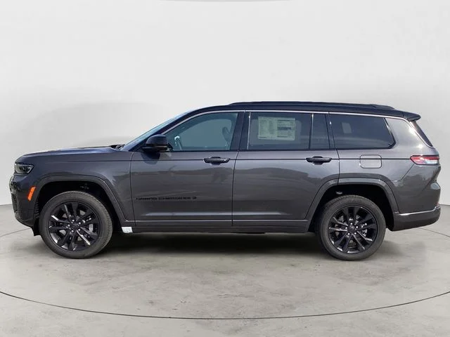 New 2026 Gray Metallic Jeep LIMITED RESERVE 4X4 image 2