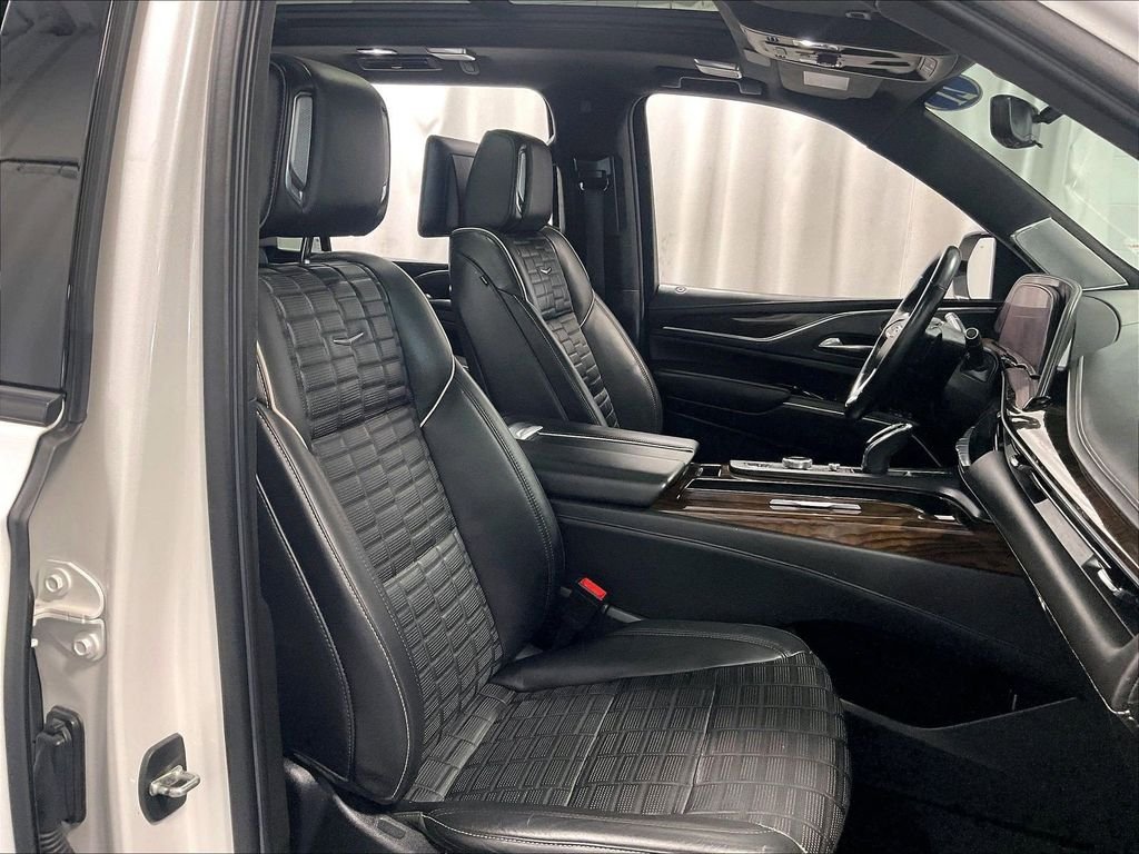 Used 2021 White Cadillac Sport Platinum image 11