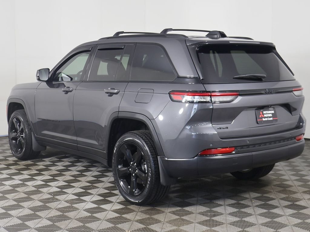 Used 2024 Gray Jeep Altitude X image 8
