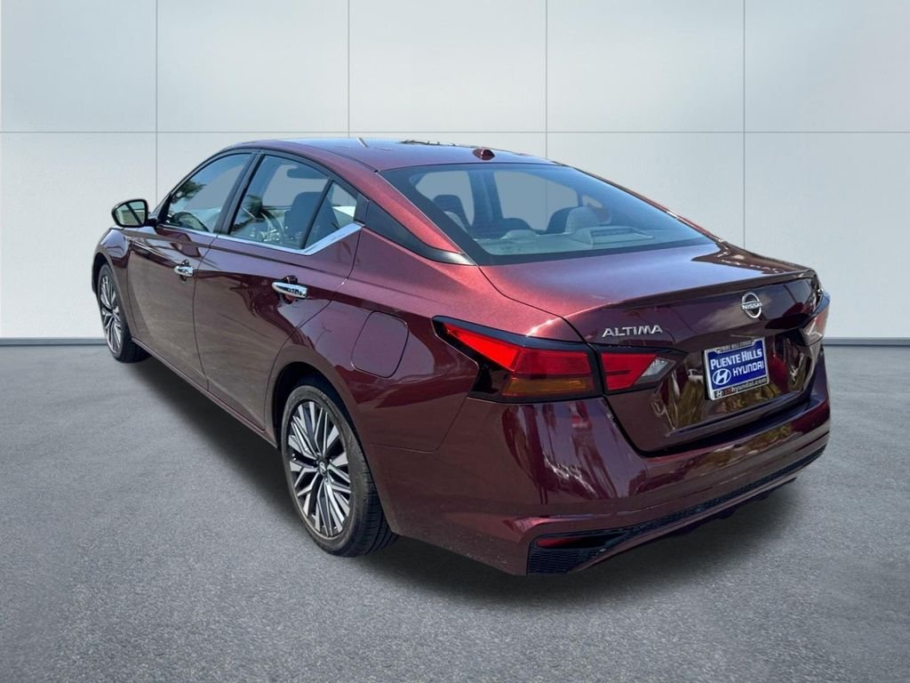 Used 2024 Red Nissan 2.5 SV image 4