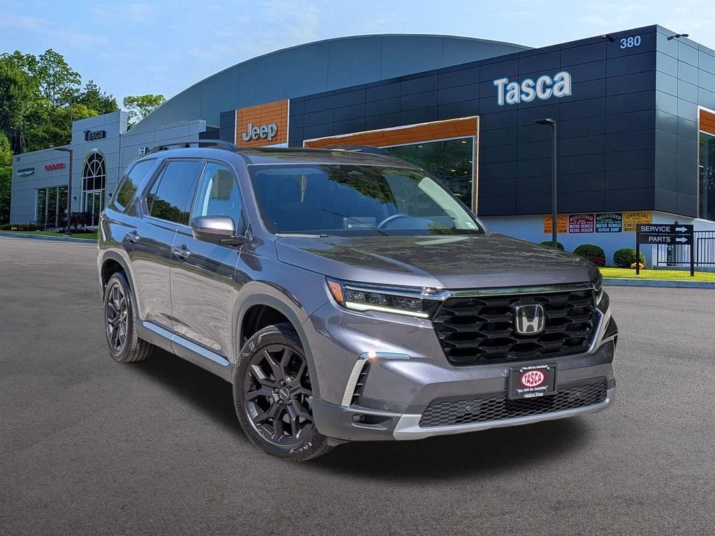 2025 Honda Pilot Touring AWD's photo