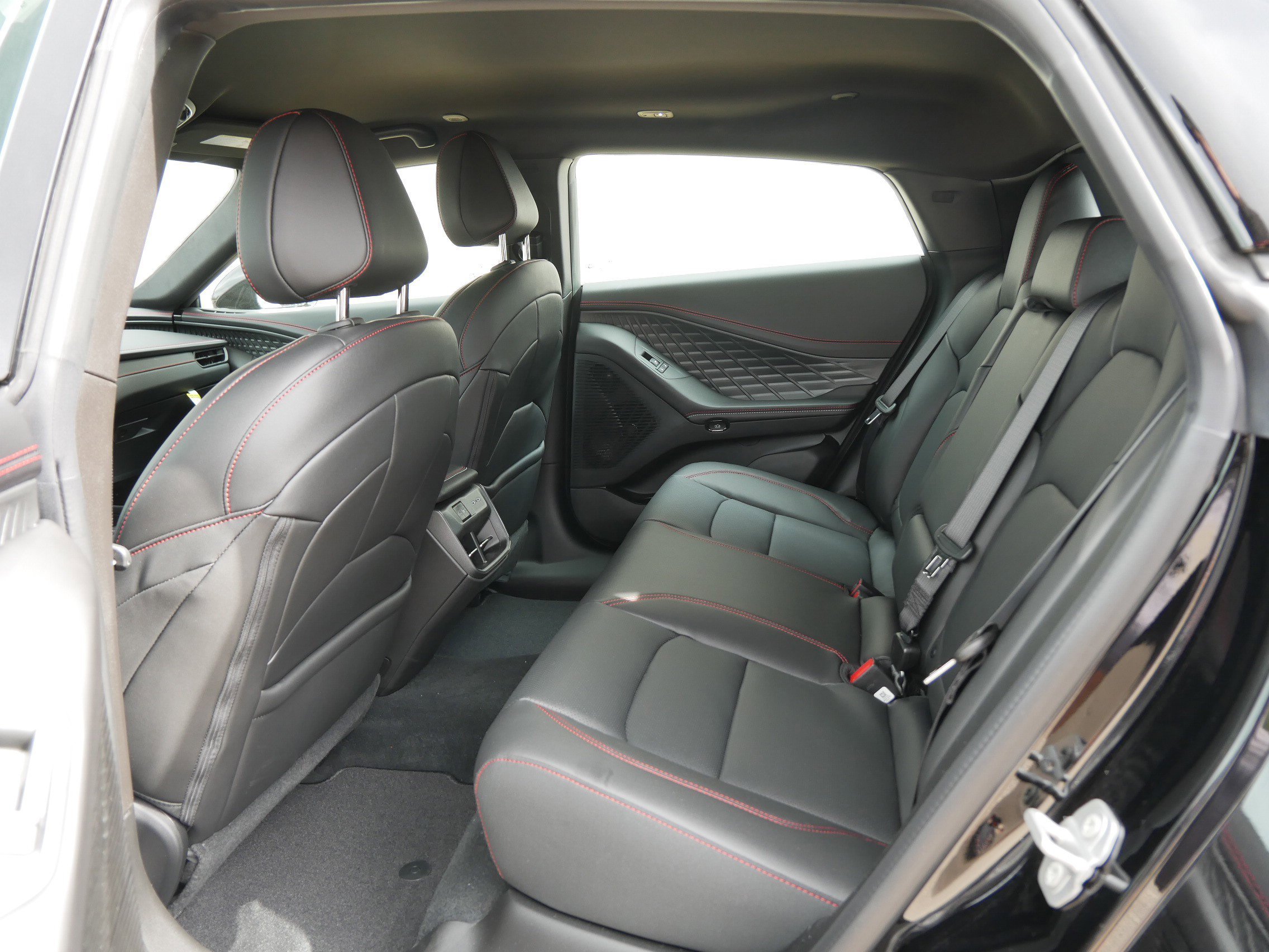 New 2026 Diamond Black Crystal Pearlcoat Dodge R/T Plus image 7