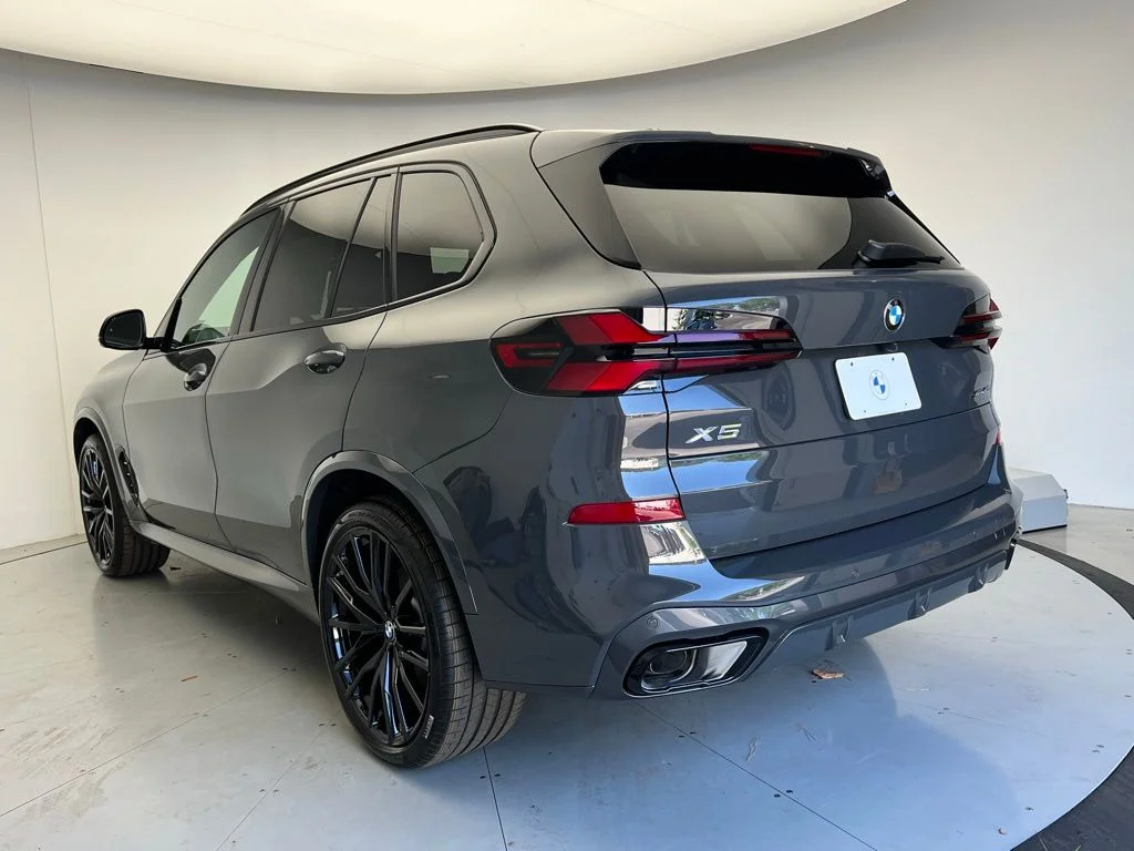 New 2026 Dravit Grey Metallic BMW xDrive40i image 4
