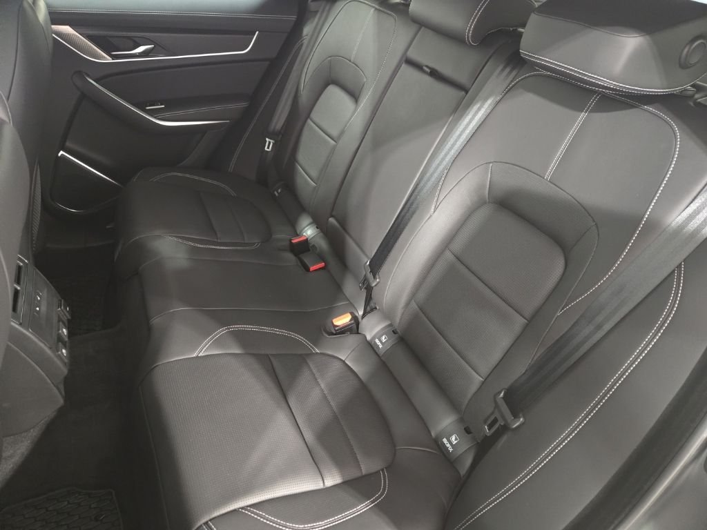 2026 Jaguar F-Pace R-Dynamic S - Photo 26