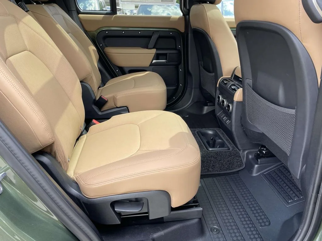 New 2026 Woolstone Green Land Rover X-Dynamic SE image 21