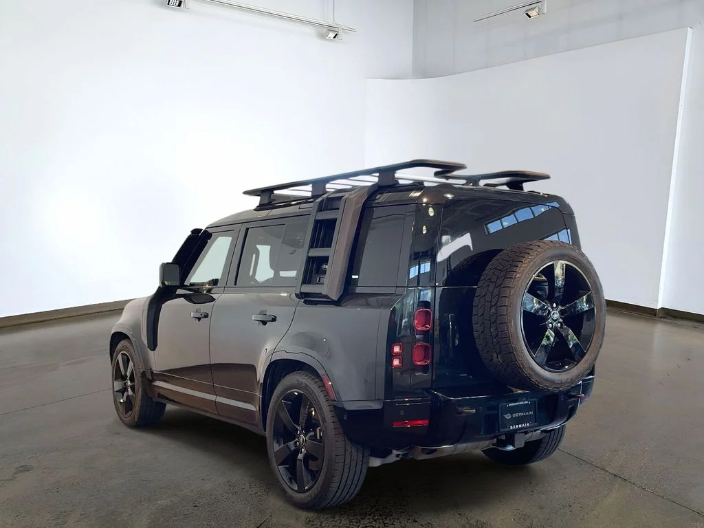 Used 2022 Santorini Black Metallic Land Rover X-Dynamic HSE image 6