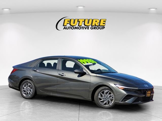Used 2024 Gray Hyundai SEL image 1