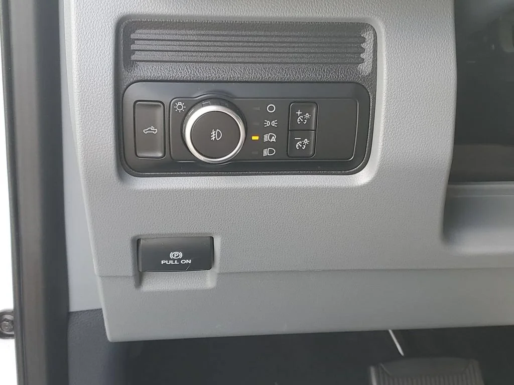 Used 2025 White Ford XL image 23