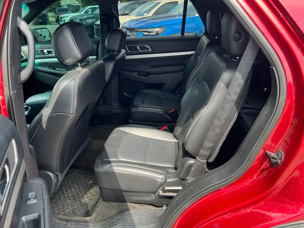 Used 2016 Red Ford XLT image 4