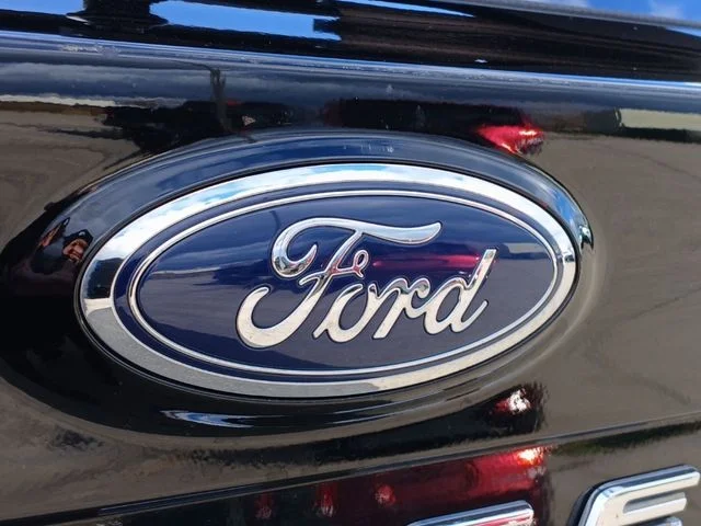 Used 2022 Silver Ford SEL image 28