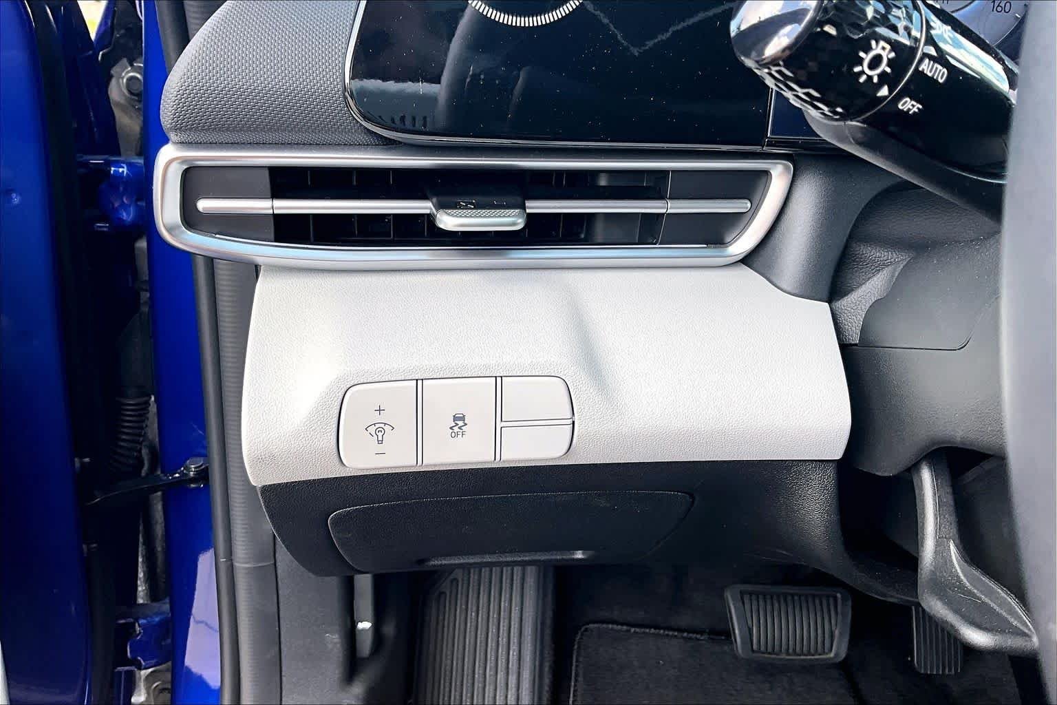 2025 Hyundai Elantra Limited - Photo 32